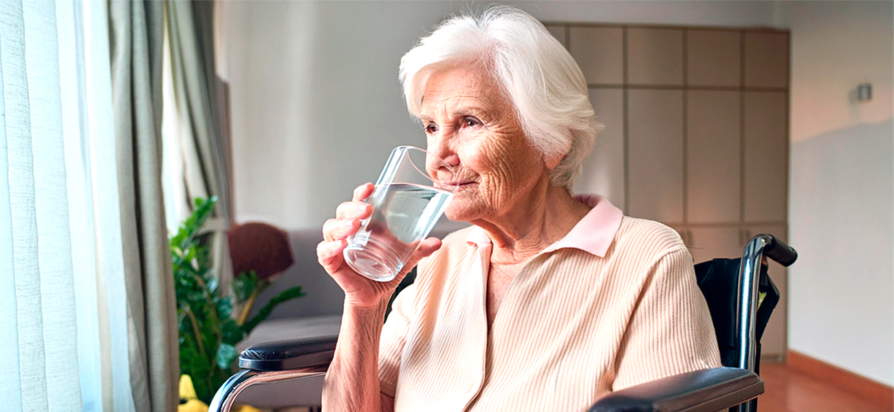 The importance of hydration in the health of older people
