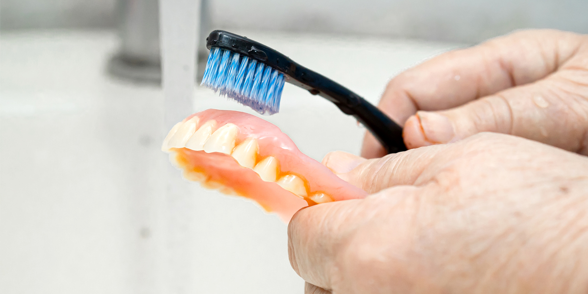 Dentures cleaning and maintenance